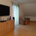 Apartamento Drei-zimmer-wohnung, Parken Vor Dem Haus