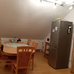 Drei-zimmer-wohnung, Parken Vor Dem Haus *