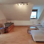 Drei-zimmer-wohnung, Parken Vor Dem Haus Apartamento Landshut