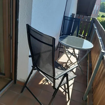 Drei-zimmer-wohnung, Parken Vor Dem Haus Lägenhet Landshut