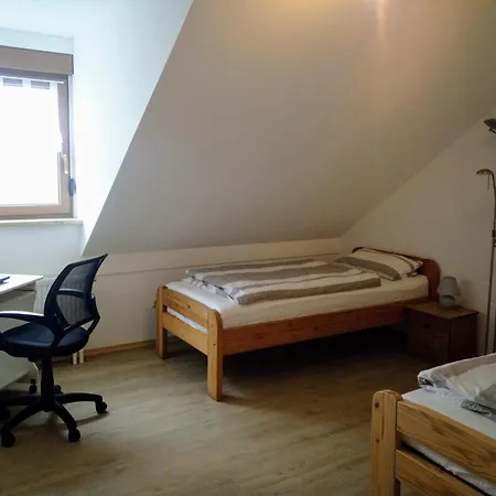 Drei-zimmer-wohnung, Parken Vor Dem Haus Appartamento Landshut