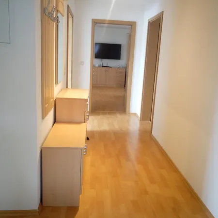 Drei-zimmer-wohnung, Parken Vor Dem Haus Appartamento Landshut