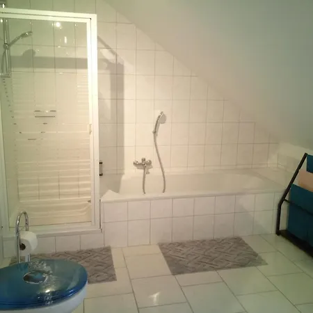 Appartamento Drei-zimmer-wohnung, Parken Vor Dem Haus