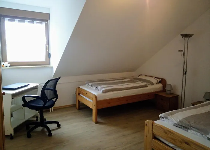 Drei-zimmer-wohnung, Parken Vor Dem Haus Lägenhet Landshut