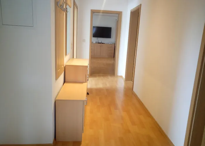Drei-zimmer-wohnung, Parken Vor Dem Haus Lägenhet Landshut