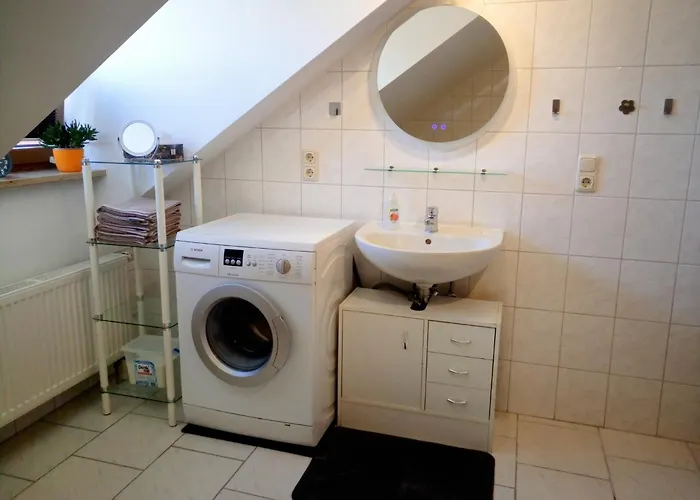Drei-zimmer-wohnung, Parken Vor Dem Haus Landshut