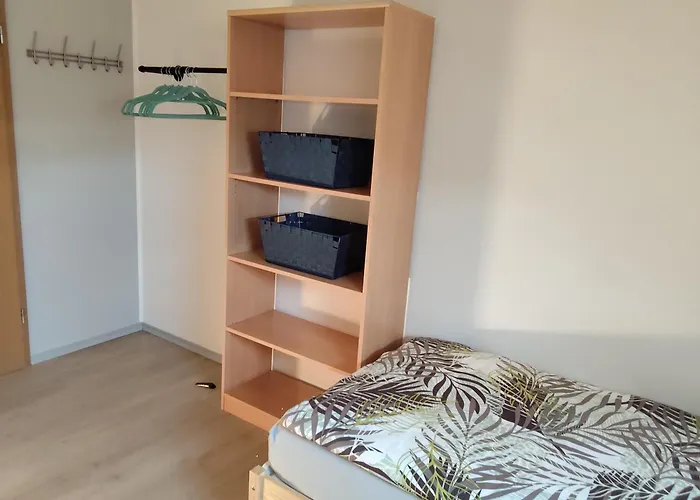 Drei-zimmer-wohnung, Parken Vor Dem Haus * Landshut