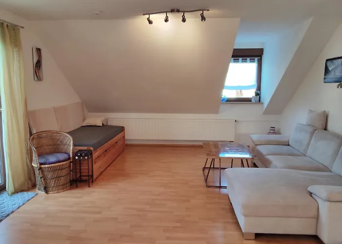 Drei-zimmer-wohnung, Parken Vor Dem Haus Lägenhet Landshut