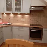 Drei-zimmer-wohnung, Parken Vor Dem Haus *