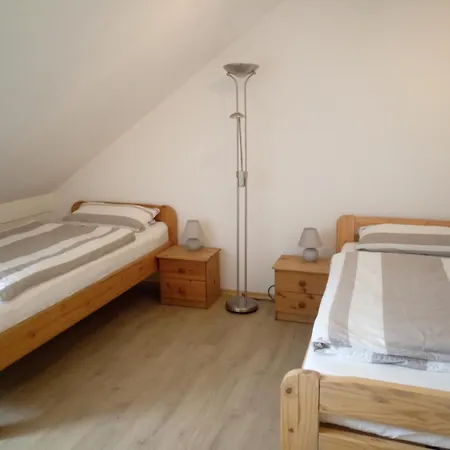 Apartment Grosszuegige Drei-zimmer-wohnung Mit Parkplatz Landshut