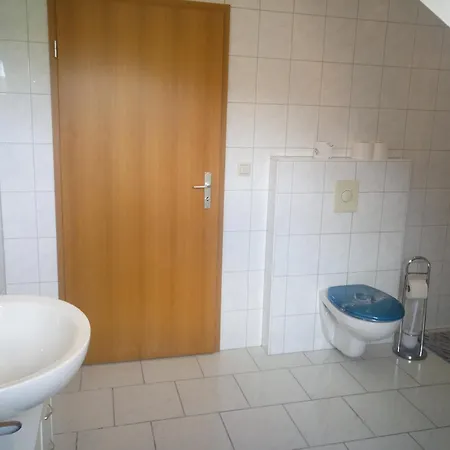 Apartment Grosszuegige Drei-zimmer-wohnung Mit Parkplatz Landshut
