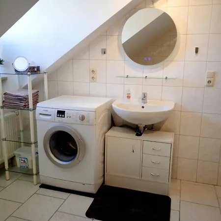 Drei-zimmer-wohnung, Parken Vor Dem Haus Landshut