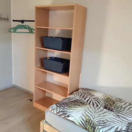 Drei-zimmer-wohnung, Parken Vor Dem Haus * ランツフート