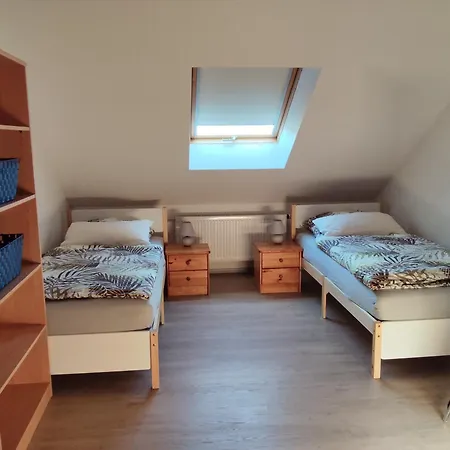 Apartment Grosszuegige Drei-zimmer-wohnung Mit Parkplatz