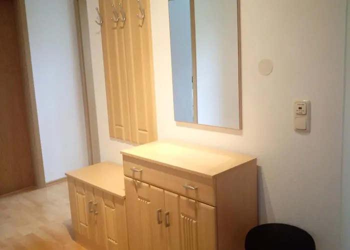 Drei-zimmer-wohnung, Parken Vor Dem Haus Apartment