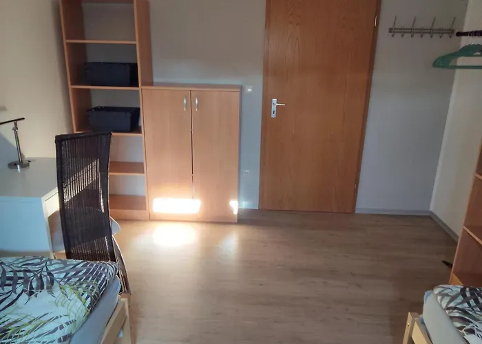 Drei-zimmer-wohnung, Parken Vor Dem Haus * Landshut